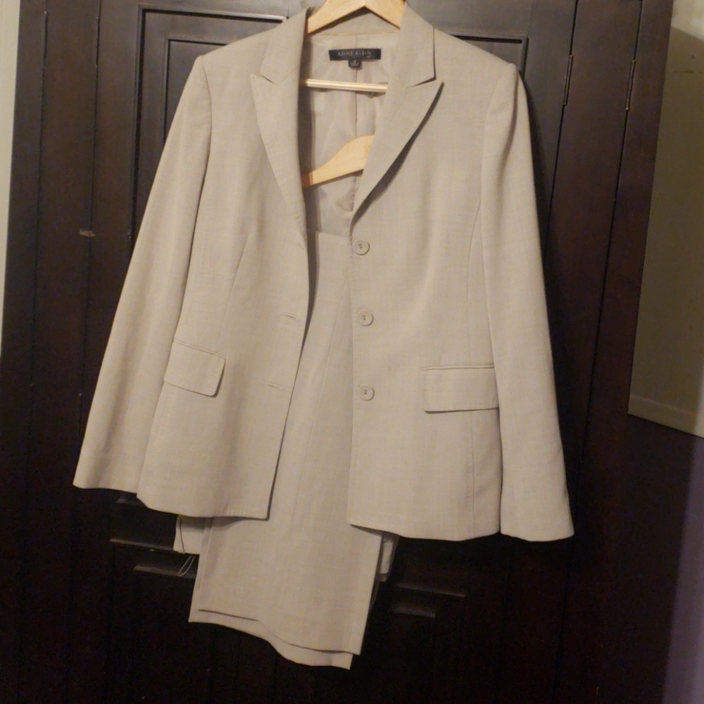 Anne Klein Suite